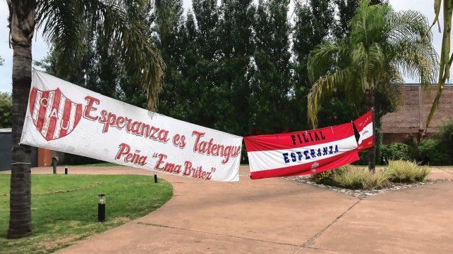 La Filial Esperanza de Unión y la Peña Emanuel Britez recibieron con algarabía a los jugadores en Esperanza. 