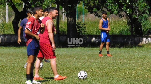 El plantel de Independiente de Santo Tomé, con Mario Pigliacampo como DT, regresó con mucho entusiasmo a los entrenamientos pensando en poder contar con alguna competencia el año venidero.