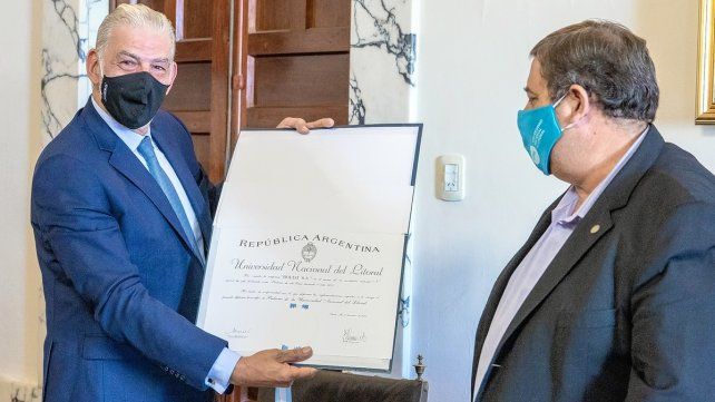 Tabanelli, de Boldt, junto al rector Mammarella.&nbsp;