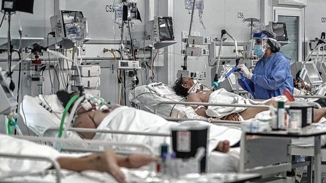 Covid-19. En abril se triplicaron los pacientes en terapia y el 92% necesita de un respirador
