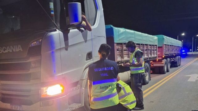 Aseguran que la duraci&oacute;n del pavimento en rutas baj&oacute; de 10 a 4 a&ntilde;os: endurecen las multas por exceso de peso en camiones