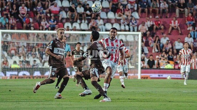 Unión fue de menos a más ante Platense en el 15 de Abril. Unión fue de menos a más ante Platense en el 15 de Abril.