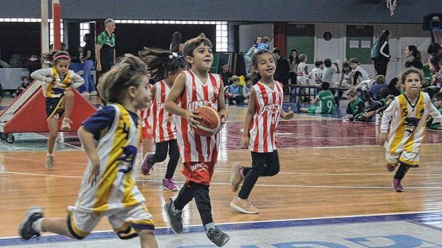 Los chicos y chicas de muchos clubes locales le dieron vida a la edición 2023 del Encuentro "Alemán Von der Thusen".