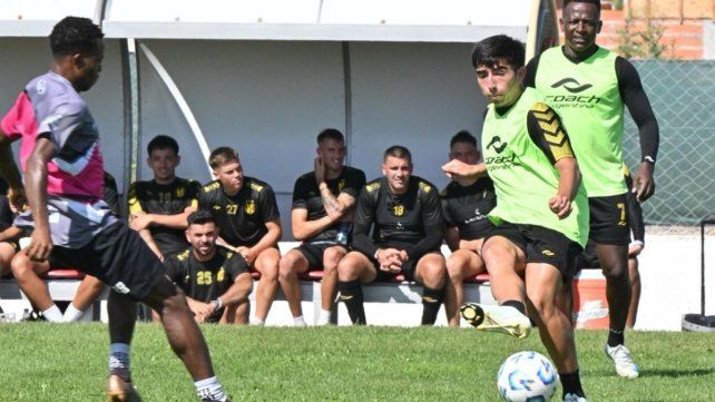 Deportivo Madryn se prepara para el debut ante Col&oacute;n a puro partidos amistosos en Buenos Aires.