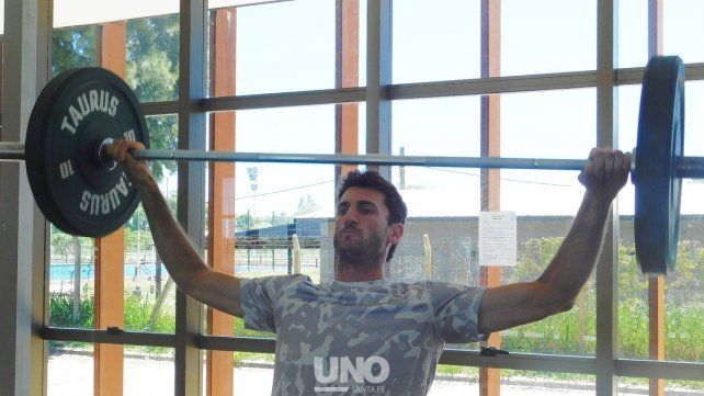 El olímpico Germán Chiaraviglio competirá el sábado y por eso se preparó en los últimos días en el gimnasio del Card en Santa Fe.