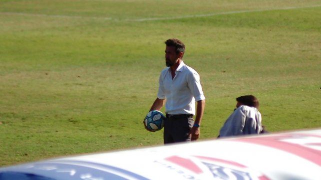 Luego de conocer que los hisopados dieron negativo en Colón, el DT Eduardo Domínguez terminará de definir el equipo que visitará a San Lorenzo por la 2ª fecha de la zona Campeonato de la Copa Diego Maradona