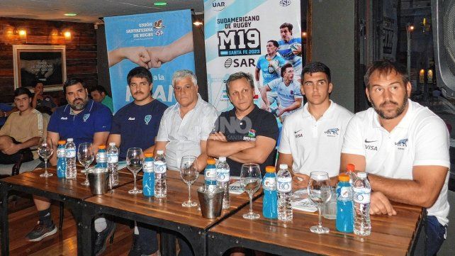 Autoridades de la Unión Santafesina, Sudamérica Rugby, coaches y jugadores de Argentina y Uruguay participaron de la presentación.