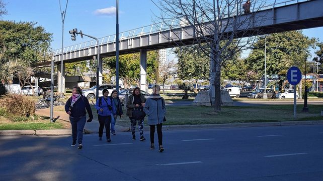 La gran mayoría de los peatones no utilizan la pasarela 