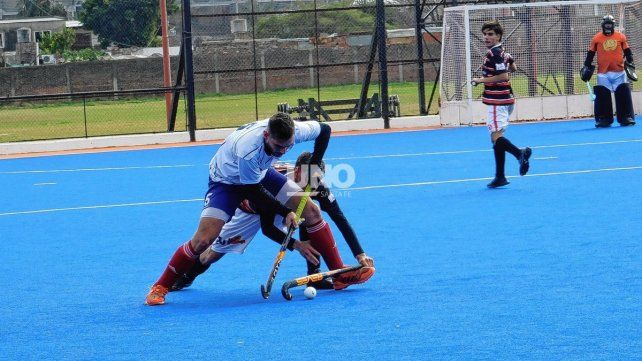 Los caballeros de La Salle Jobson le ganaron claridad por 3 a 1 Deportivo Santa Rosa, elenco de la Asociación Hockey del Río Uruguay.
