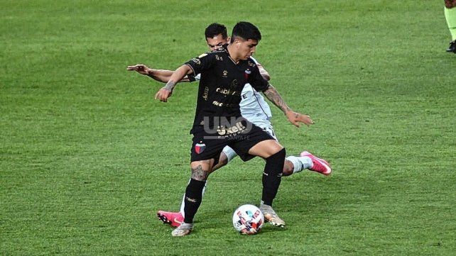 Facundo Farías decidió utilizar sus redes sociales para responder a algunas críticas de hinchas de Colón. 