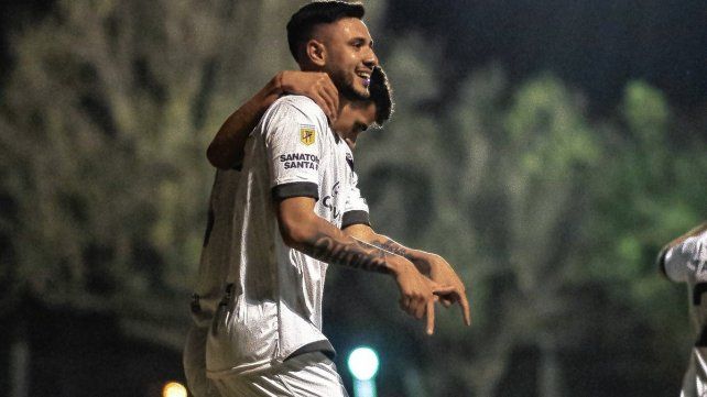 Tomás Sandoval con sus dos goles le dio el triunfo a Colón contra Libertad de Sunchales.