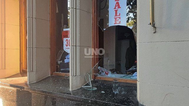 Robo en un local de ropa, en Bulevard y Marcial Candioti.