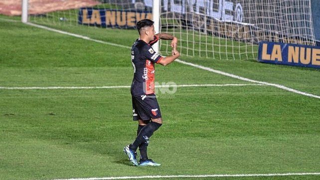 Eduardo Domínguez le tiró flores a Facundo Farías, autor del segundo gol ante Arsenal. UNO Santa Fe | José Busiemi