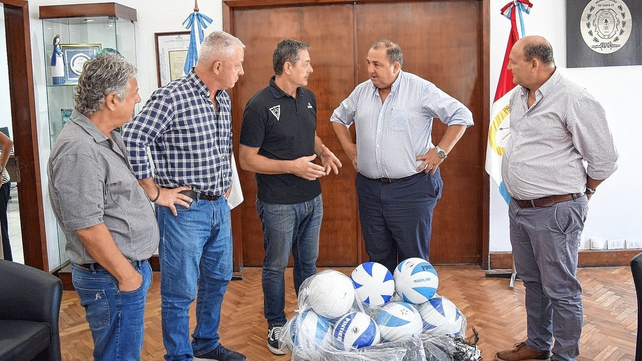 El presidente de la Federaci&oacute;n Santafesina, Fabi&aacute;n Bochatay, agradeci&oacute; a Poletti el apoyo en las dos ligas jugadas en la ciudad.