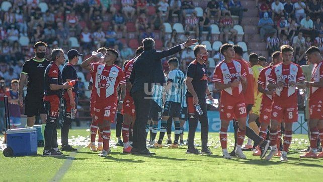 Gustavo Munúa ponderó el plantel que tiene en Unión y la personalidad que mostraron los más chicos. 