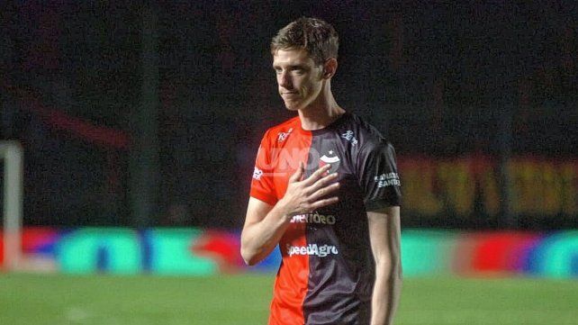 Conti no ocultó su emoción por el apoyo de los hinchas de Colón ante el reciente fallecimiento de su mamá.