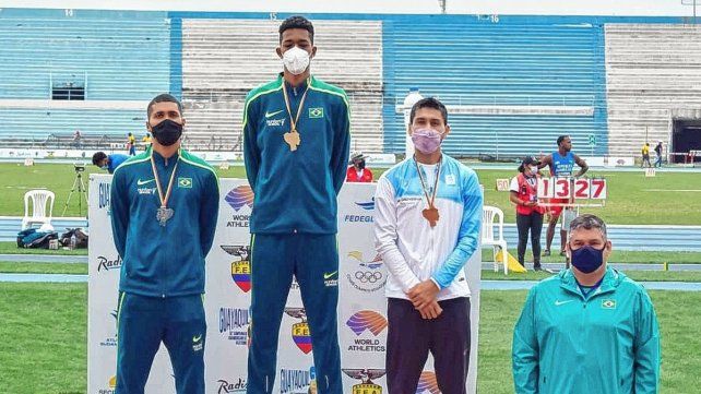 El misionero Carlos Layoy, con un registro de 2.17, ganó la medalla de bronce en la prueba de salto en alto del Sudamericano de Guayaquil.
