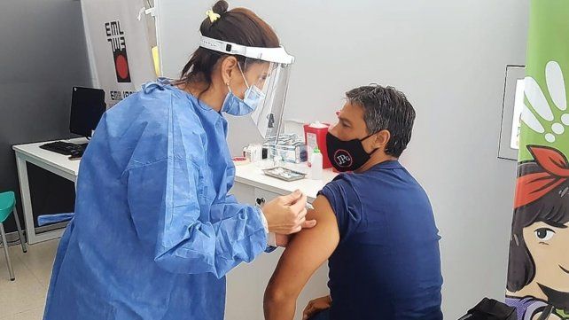 Se le coloca la segunda dosis de la Sputnik V a los trabajadores de la salud