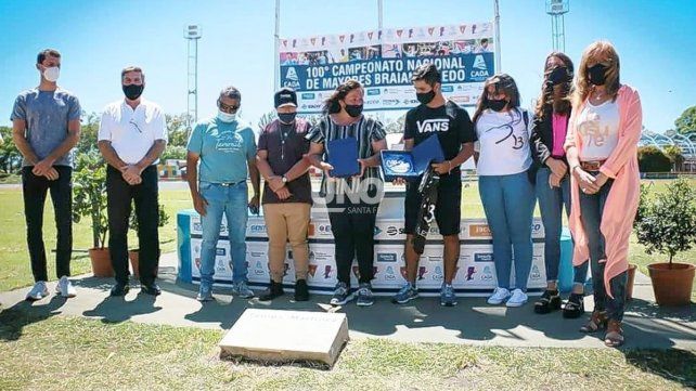 El santafesino Germán Chiaraviglio acumula 13 títulos argentinos en la especialidad de salto con garrocha, en el cual logró una marca de 5.50 metros.