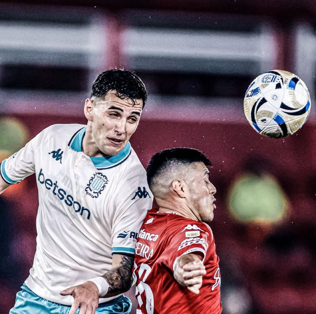 Colón espera con ansias el pago de otra cuota del pase de Alan Forneris a Racing. Colón espera con ansias el pago de otra cuota del pase de Alan Forneris a Racing.