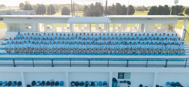 La delegación está conformada por 113 jugadores y 16 acompañantes. La delegación está conformada por 113 jugadores y 16 acompañantes.