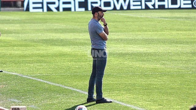 Juan Azconzábal se guarda la confirmación de los 11 de Unión para recibir a Talleres. UNO Santa Fe | José Busiemi