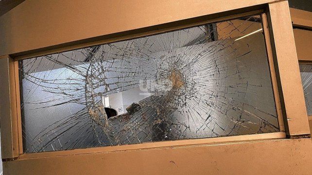 Los destrozos provocados ene l hospital Iturraspe por parte de los parientes del hombre asesinado en San Agustín 