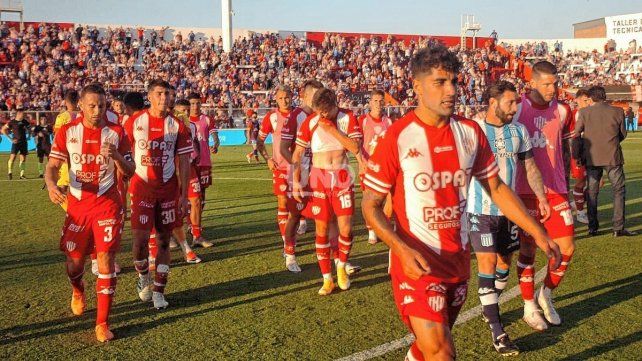 Uni&oacute;n todav&iacute;a no muestra buenos complementos en defensa y Sebasti&aacute;n Moyano muchas veces es figura. UNO Santa Fe | Jos&eacute; Busiemi