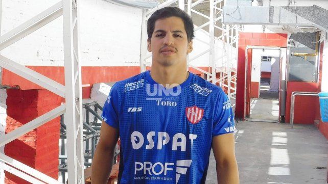 Hernández dejó su tierra natal, para entrenar con Adrián Tur en el natatorio del club Atlético Unión y lo hace con mucha responsabilidad y compromiso.