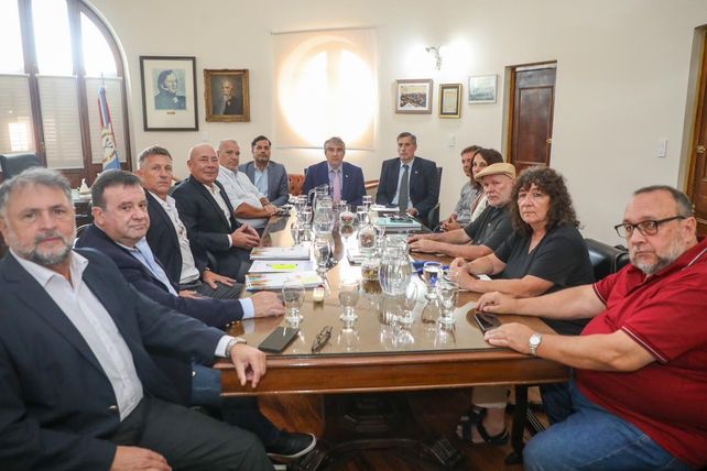 Última reunión paritaria entre gremios estatales de la administración central y el Gobierno provincial.