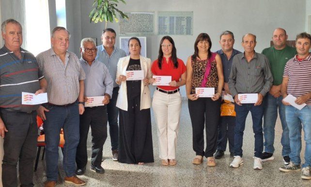 Michlig y González acercaron aportes gubernamentales en Monigotes, Las Palmeras y Curupaity por más de $19.000.000