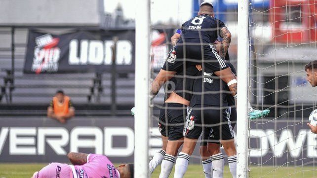 Deportivo Riestra superó como local a Almirante Brown en la primera semifinal del reducido por Primera Nacional. Deportivo Riestra superó como local a Almirante Brown en la primera semifinal del reducido por Primera Nacional.