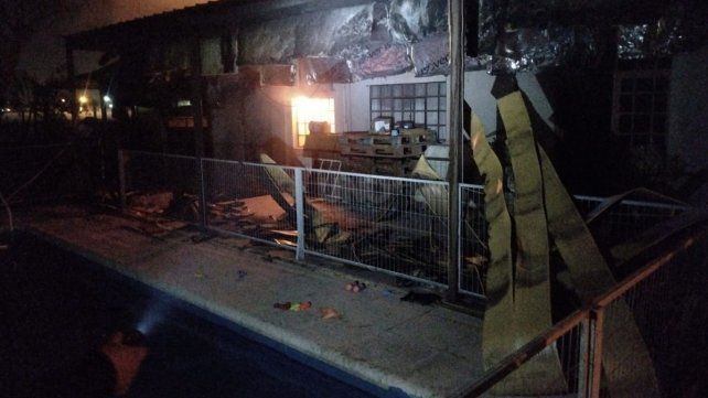 La vivienda incendiada en Sauce Viejo.