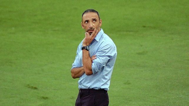 Algunas actitudes de Juan Azconz&aacute;bal no habr&iacute;an ca&iacute;do bien entre algunos dirigentes de Uni&oacute;n.