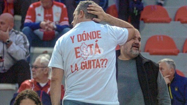 Los hinchas de Unión, enojados con la dirigencia. Ante River habría Día del Club.