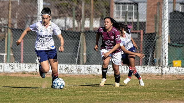Las santafesinas vencieron 3-0 a Las Leonas julienses en el partido de ida por los cuartos de final. La revancha ser&aacute; el pr&oacute;ximo s&aacute;bado en Santa Fe.
