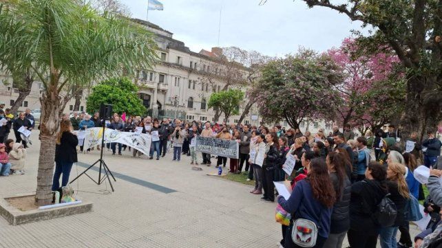 Marcha en apoyo al docente Juan Trigatti en la previa de la audiencia en la Cámara de Apelación Horizontal.