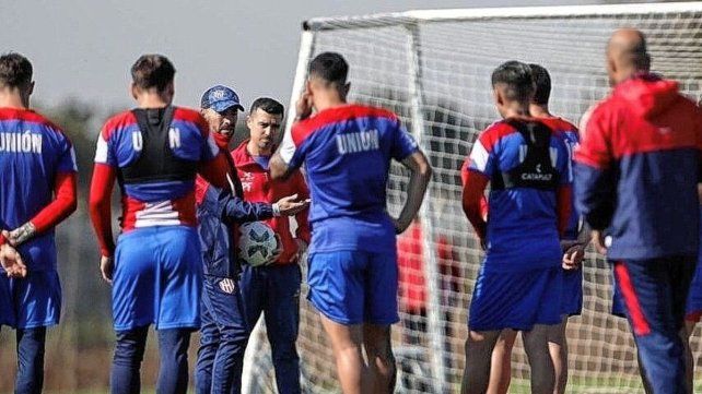 Unión tendría un cambio en defensa y otro en ataque para recibir a Godoy Cruz.