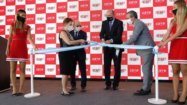 Alfredo Coto junto al gobernador Perotti y el intendente Javkin, en Rosario. 