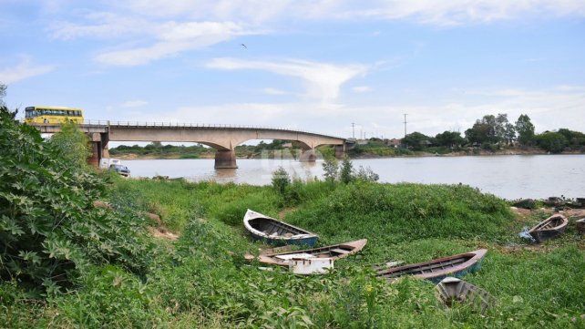 El puente Arroyo Leyes se encuentra ubicado a 36 km al noreste de la ciudad de Santa Fe, sobre la ruta provincial Nº 1