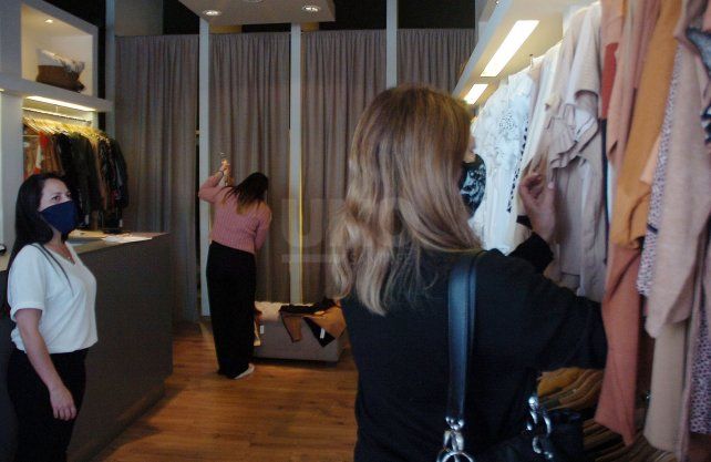 Desde el Centro Comercial confirman que el horario de atención se extendió hasta las 18 en comercios y hasta las 20 en locales gastronómicos.