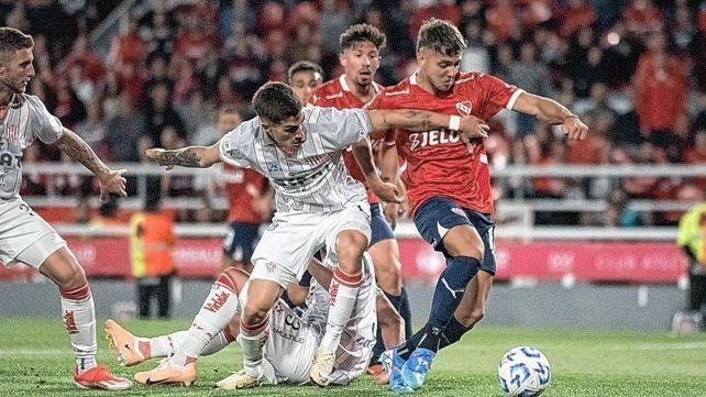 Unión sufrió una durísima derrota en 2024, la última vez que visitó a Independiente en Avellaneda.