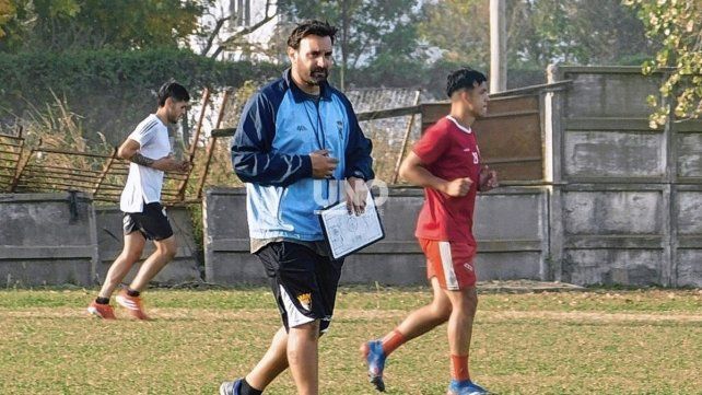 En su debut como DT del rojo de Santo Tomé, consiguió el segundo triunfo en el campeonato, ya que el anterior fue ante La Salle en la 1° fecha.