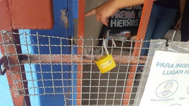 La ferretería asaltada en la madrugada en barrio Pompeya Oeste.