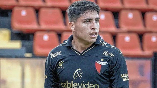 Facundo Far&iacute;as habl&oacute; de c&oacute;mo se juega el f&uacute;tbol actual y sus sue&ntilde;os. Foto: prensa Col&oacute;n