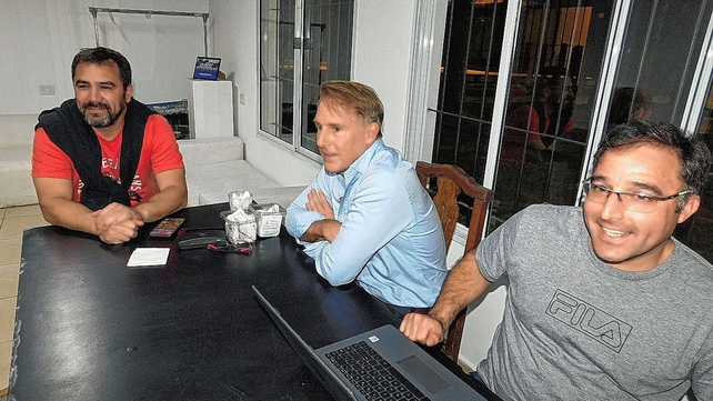 El presidente de la ASH, Patricio L&oacute;pez, junto al vicepresidente Leandro Reynoso, y el tesorero, Ignacio Achkar diagramaron la competencia que se viene.