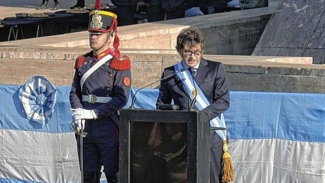El presidente Javier Milei durante el acto por el Día de la Bandera en Rosario. Gentileza: Rosario 3.