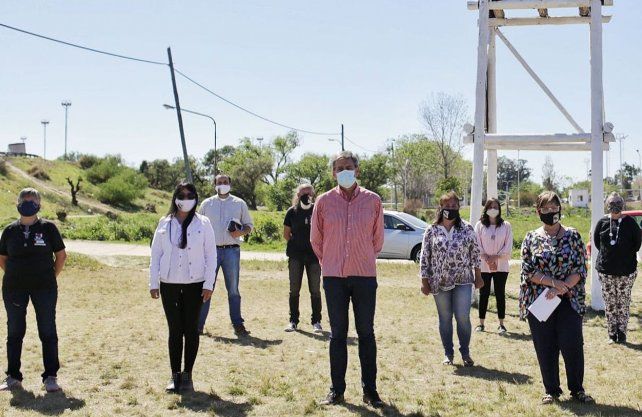 La Guardia celebró este lunes su 201º aniversario, en un acto que tuvo lugar en la plaza, y que contó con la participación de algunos vecinos, con el cumplimiento de las medidas de distanciamiento pertinentes.