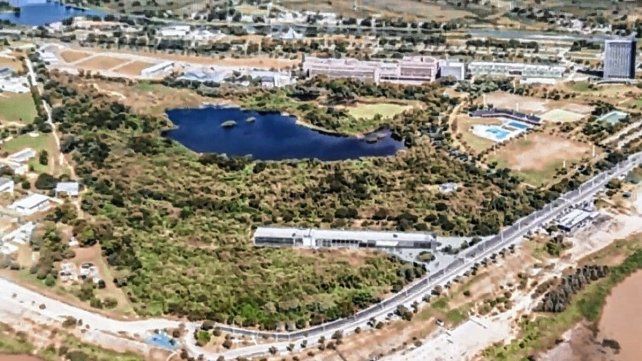 La obra del aulario común fue catalogada en Categoría 1, de Bajo o Nulo impacto ambiental, por la Dirección General de Desarrollo Sustentable del Ministerio de Medioambiente de la provincia de Santa Fe.  