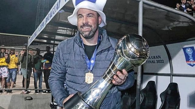 El exDT de Unión, Juan Pablo Pumpido, se coronó campeón de la Copa Paraguay con Ameliano.
